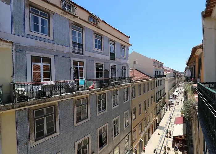Chic Urban Retreat At Downtown With Balcony & Views, 5Th-Floor No Lift