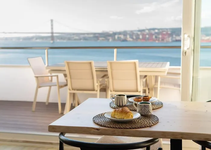 Luxury Lisbon View & Balcony - Ac & Elevator