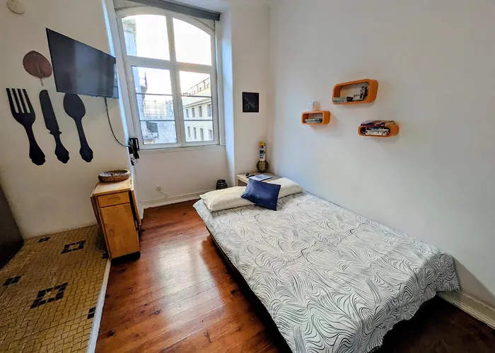 Baixa Sunny Apartment With A View!